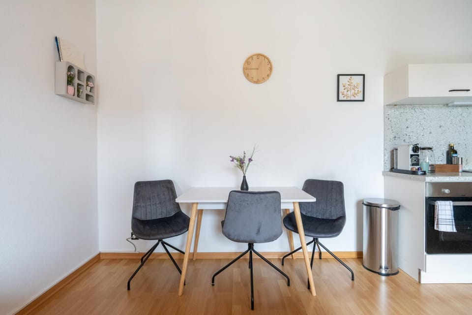 Kitchen or kitchenette, Seating area, Dining area