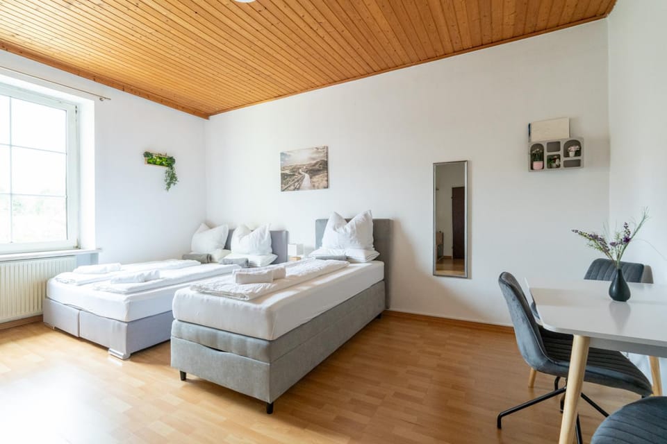 Bed, Living room, Photo of the whole room, Seating area, Bedroom, towels
