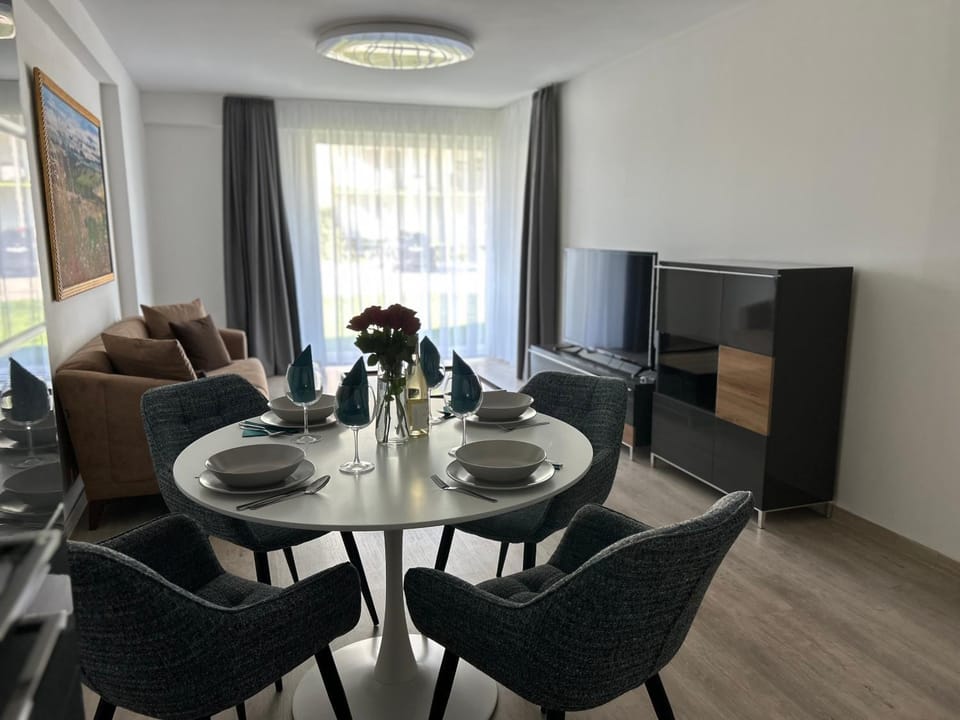 TV and multimedia, Living room, Dining area