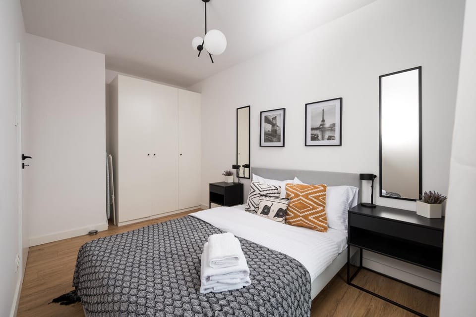 Bed, Photo of the whole room, Bedroom, towels, wardrobe