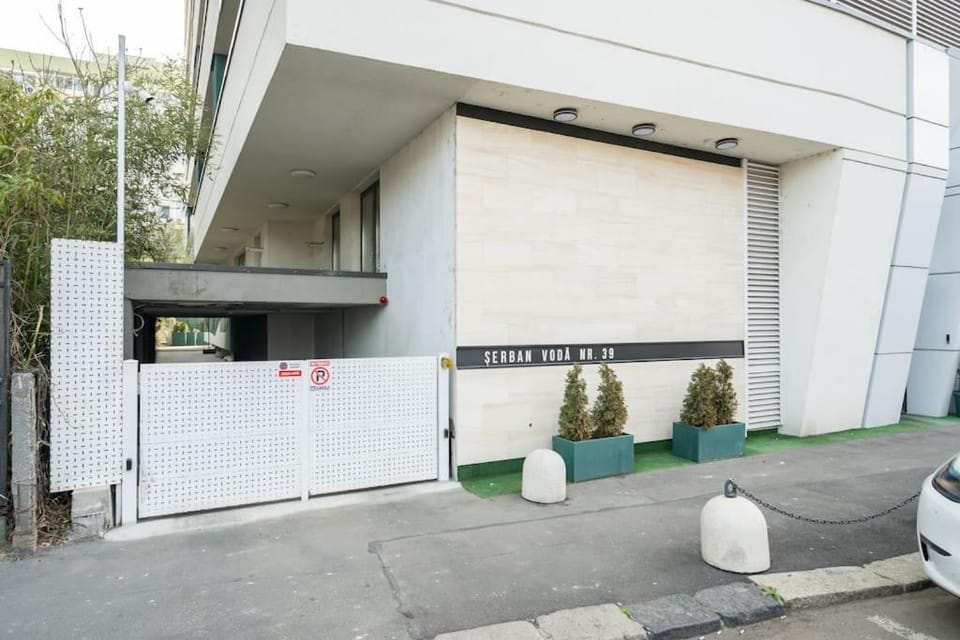 Central 11 Apartment - New Building & Parking Apartment in Bucharest