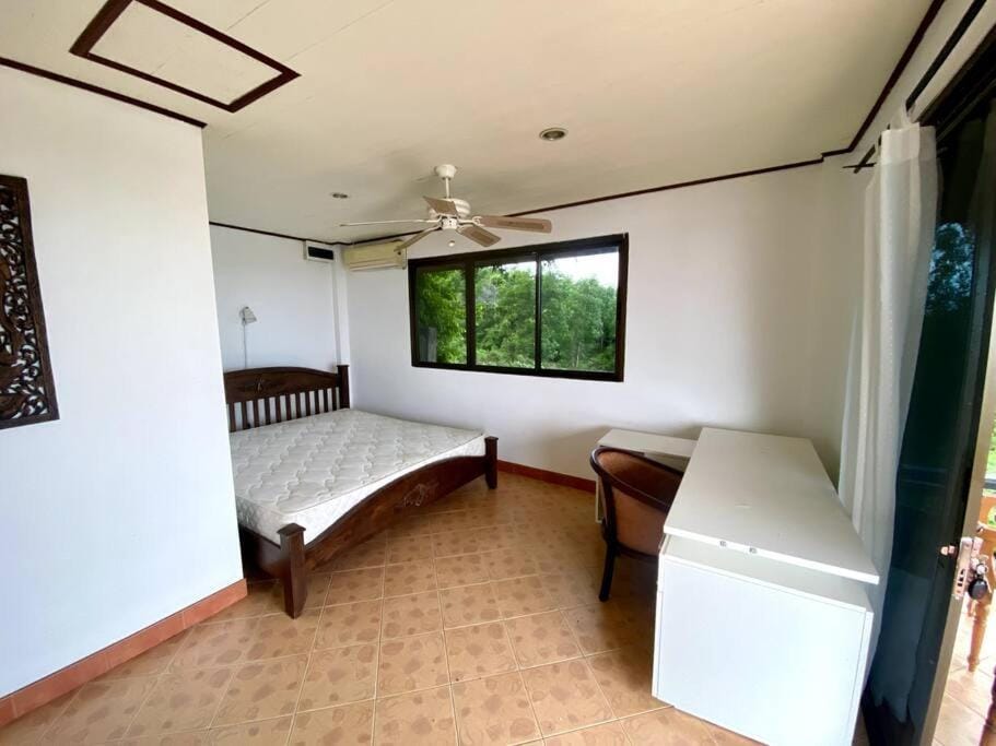 Spacious Villa with Sunset Sea View Villa in Sala Dan