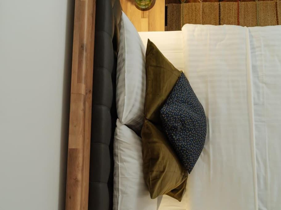 Central 12 Apartment - New Building & Parking Apartment in Bucharest