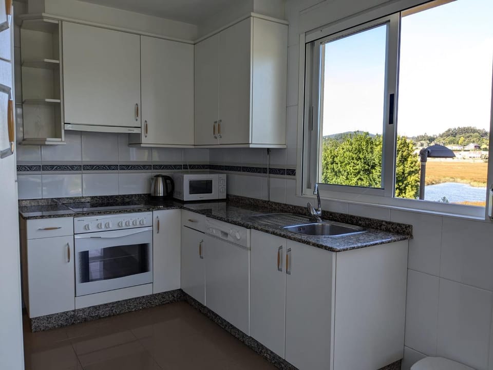 View (from property/room), View (from property/room), Kitchen or kitchenette, Sea view, Sea view, dishwasher, microwave, oven