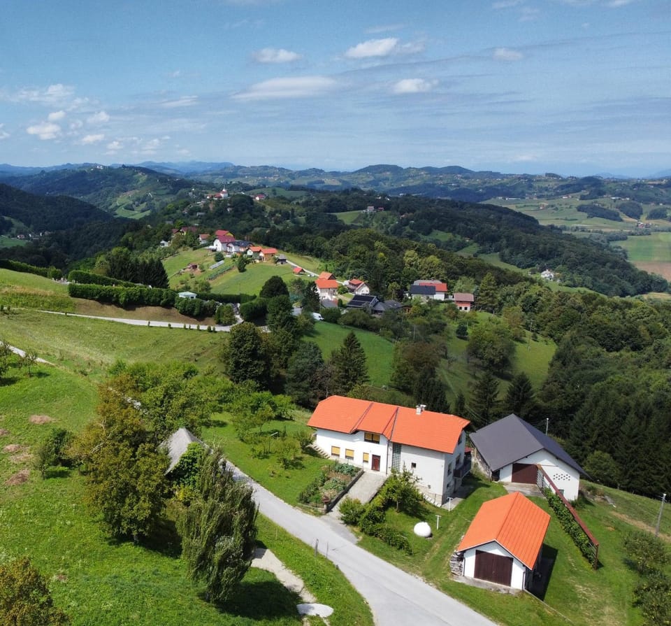 Property building, Day, Neighbourhood, Natural landscape, Bird's eye view, Mountain view