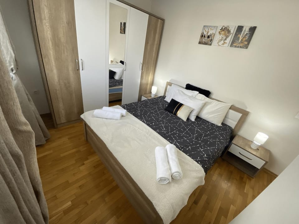 Bed, Photo of the whole room, Bedroom, towels, wardrobe