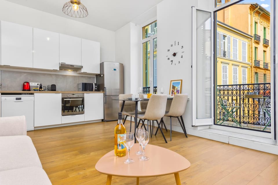 Kitchen or kitchenette, Living room, Dining area, dishwasher, oven