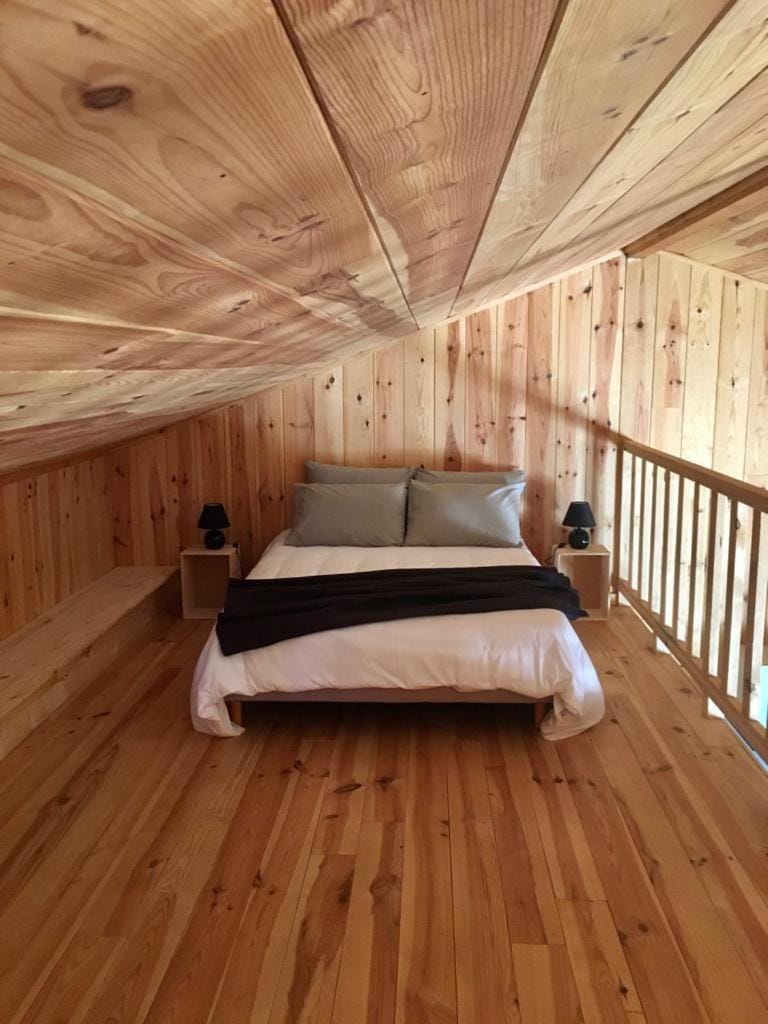Esprit-cabane House in Arès