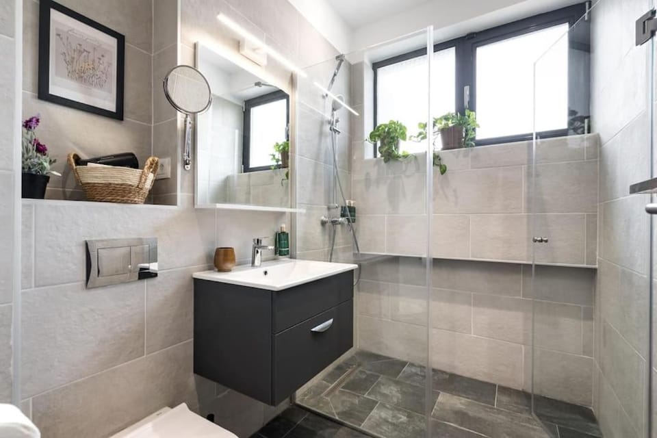 Central 17 Apartment - New Building & Parking Apartment in Bucharest