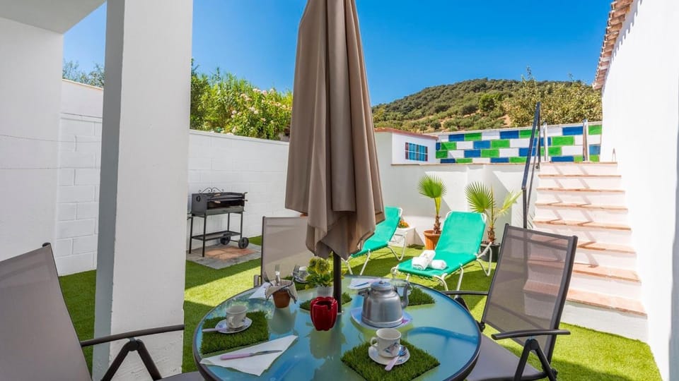 Property building, Balcony/Terrace, Living room