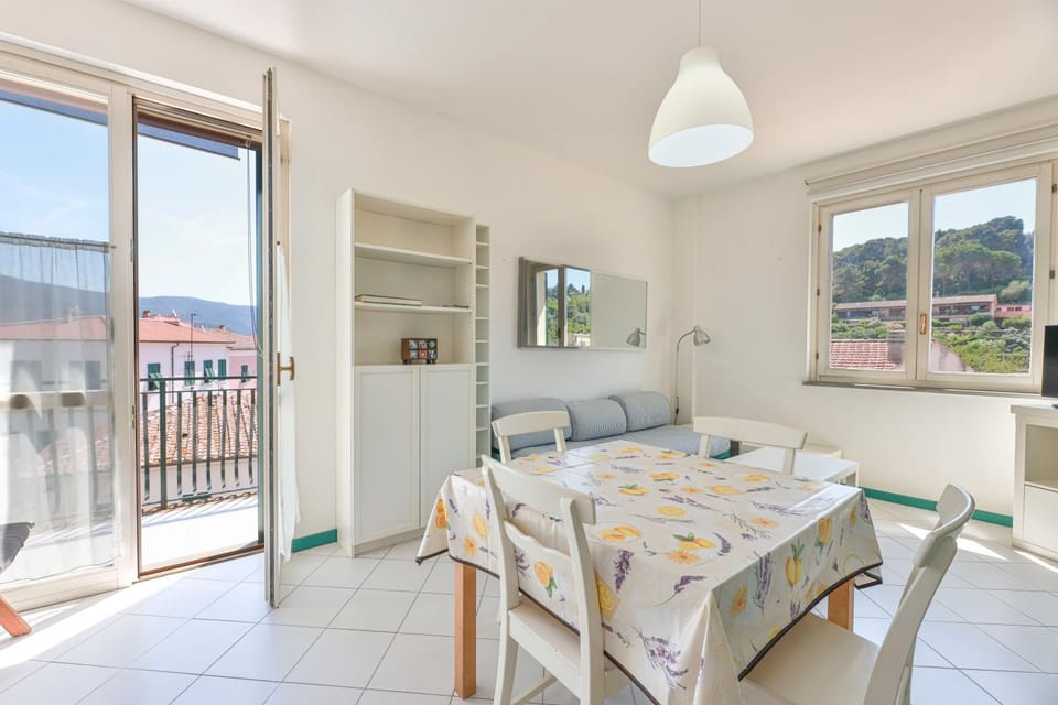 View (from property/room), Balcony/Terrace, Dining area
