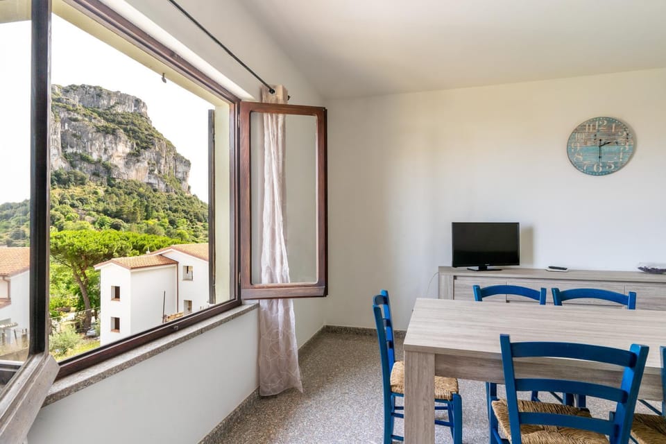 Natural landscape, View (from property/room), Living room, Seating area, Mountain view