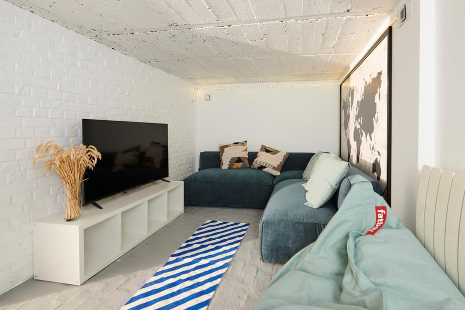 Communal lounge/ TV room