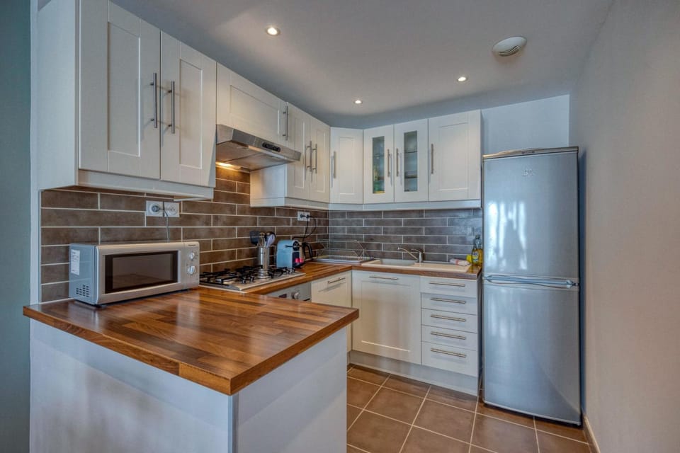 Kitchen or kitchenette, dishwasher, minibar, oven, pet friendly, stove, toaster