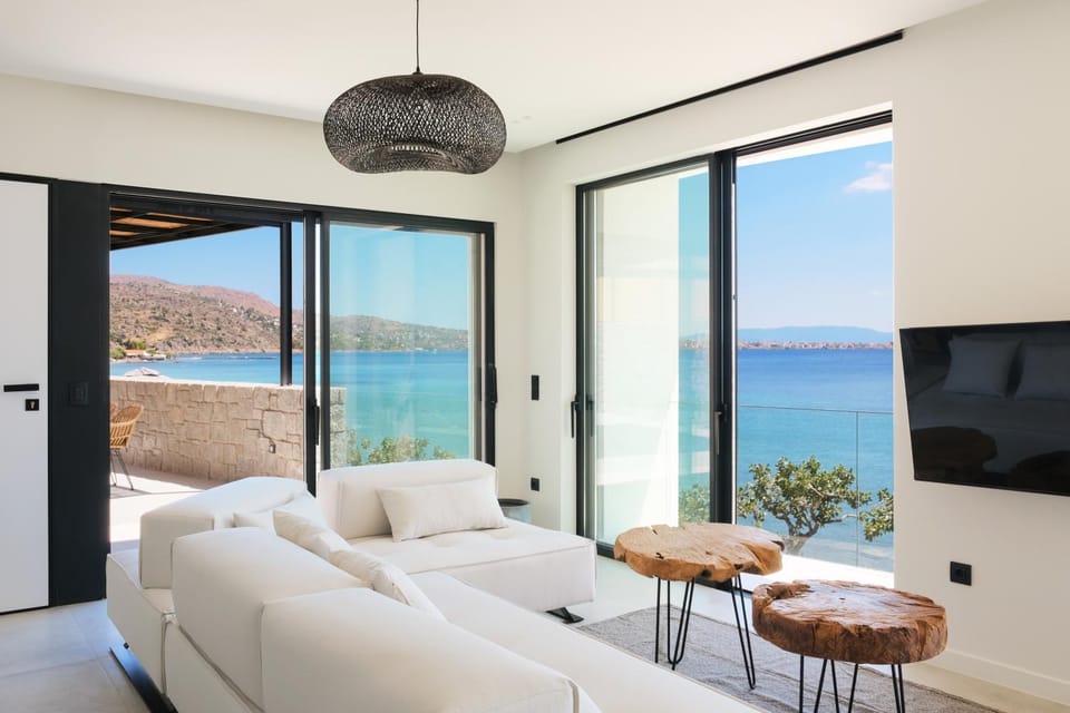 TV and multimedia, Living room, Seating area, Sea view