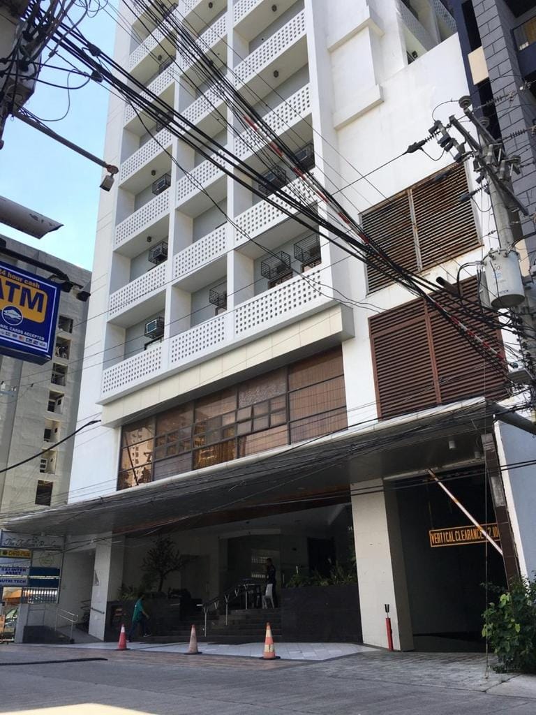 Modern Studio Gem - Two Balconies with Ocean & Mountain Views Apartment in Lapu-Lapu City