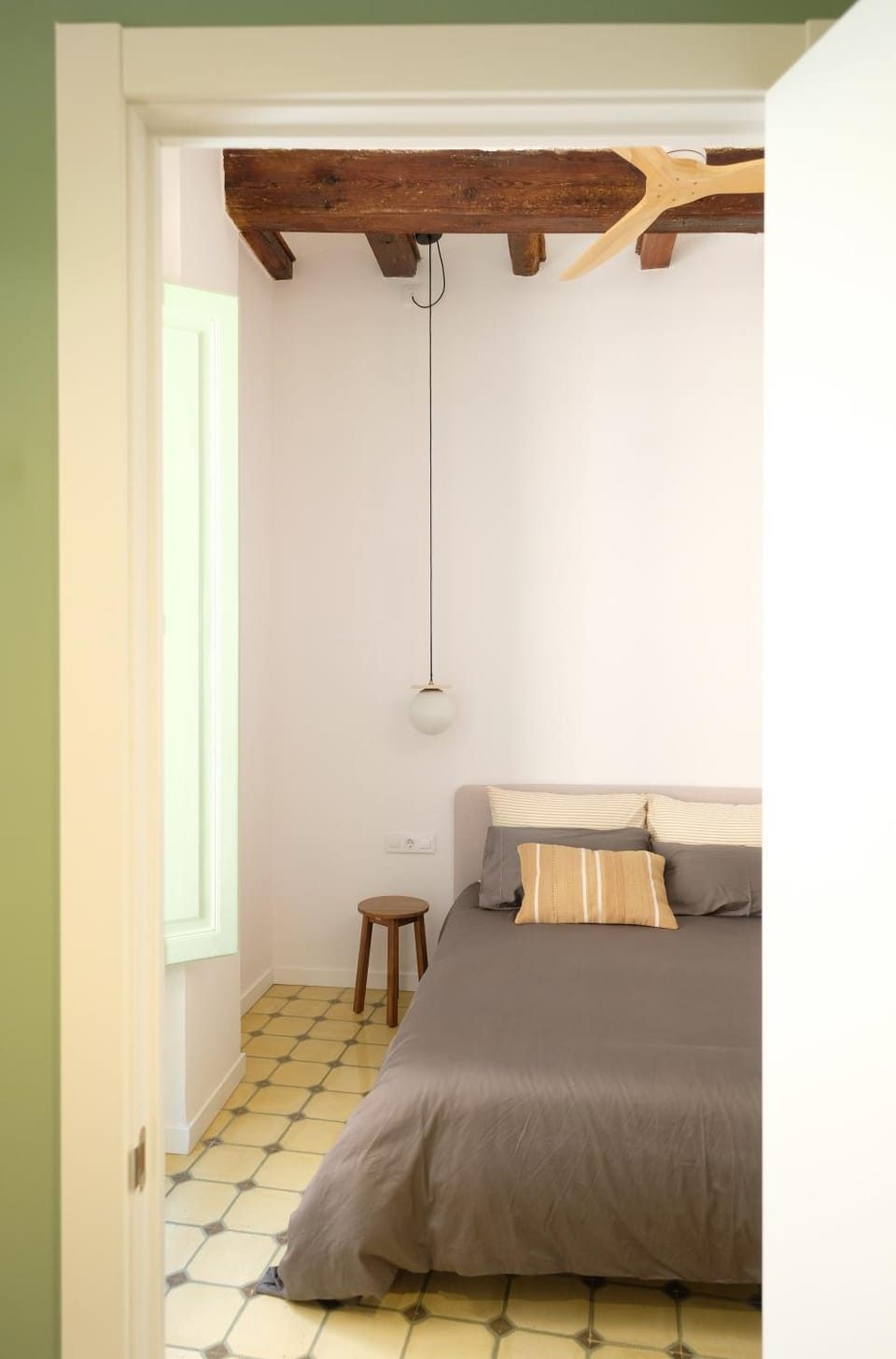 Photo of the whole room, Bedroom