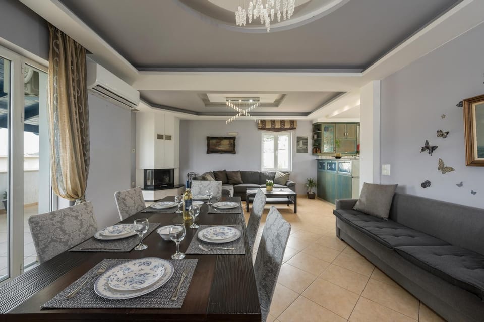 Living room, Dining area