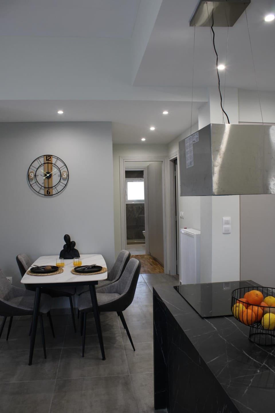 Photo of the whole room, Dining area