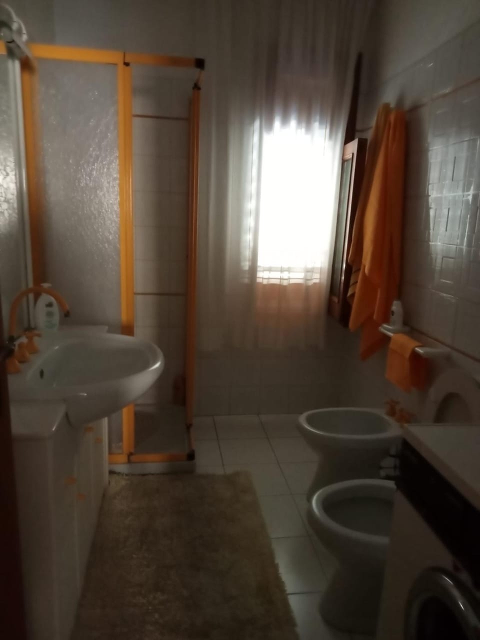 Shower, Toilet, Bathroom, bidet, towels