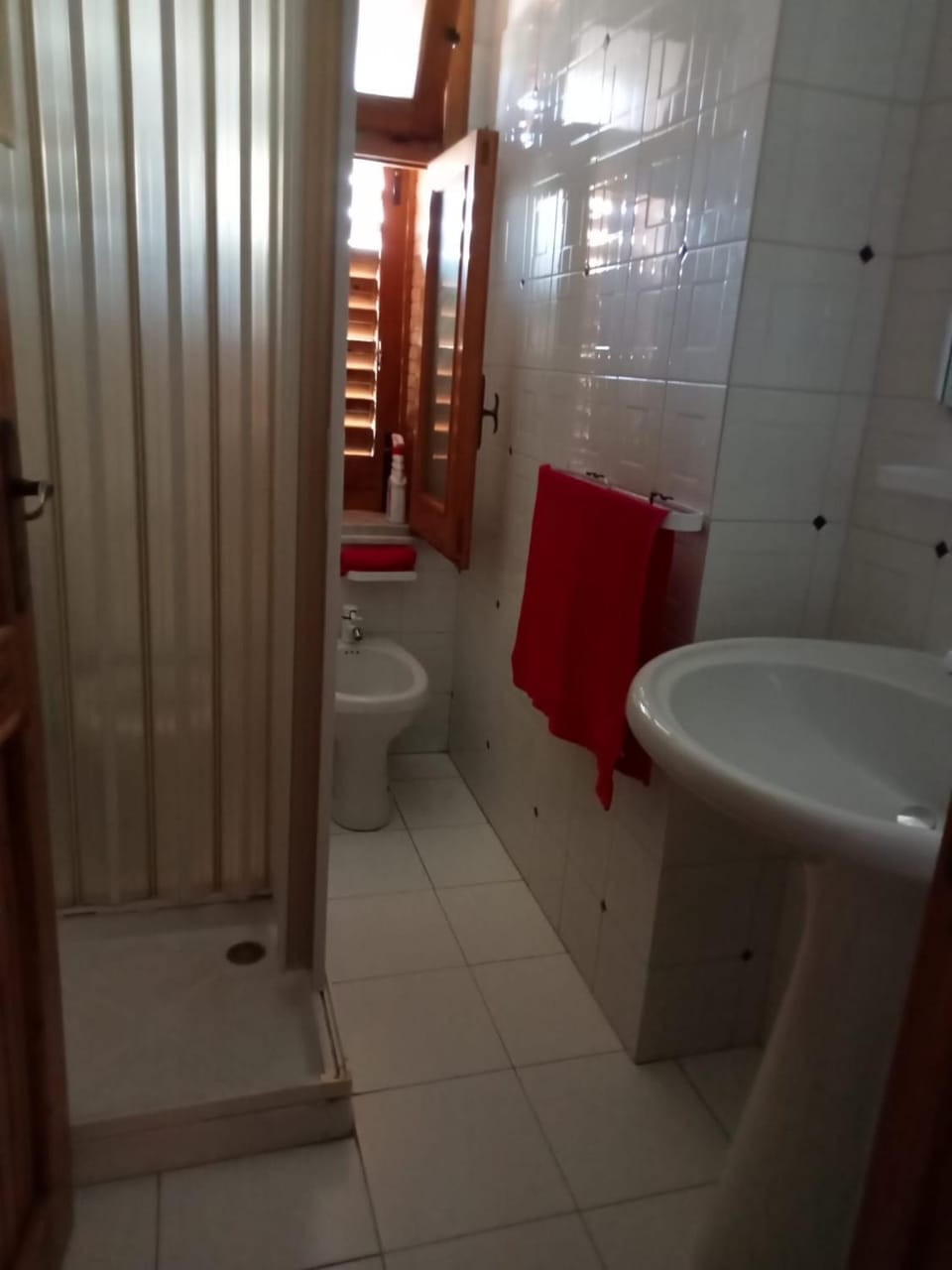 Shower, Toilet, Bathroom, bidet, towels