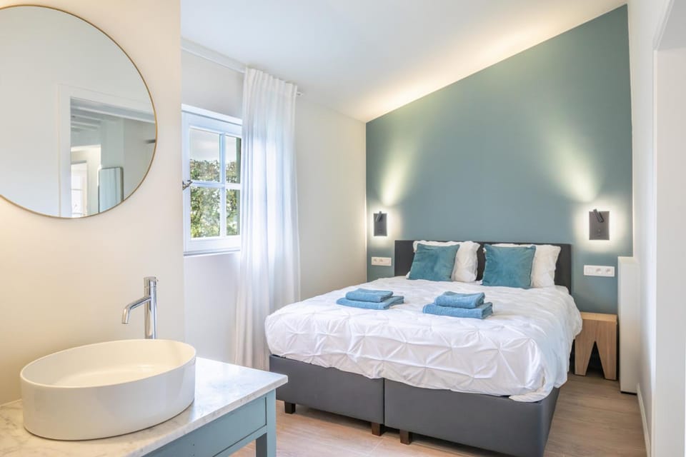 Bed, Bathroom, Bedroom