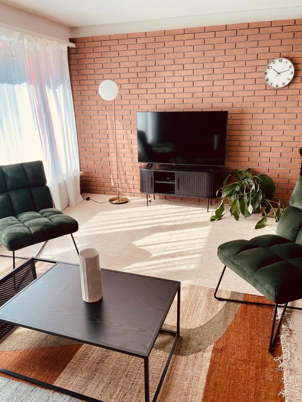 Communal lounge/ TV room, Living room, Seating area