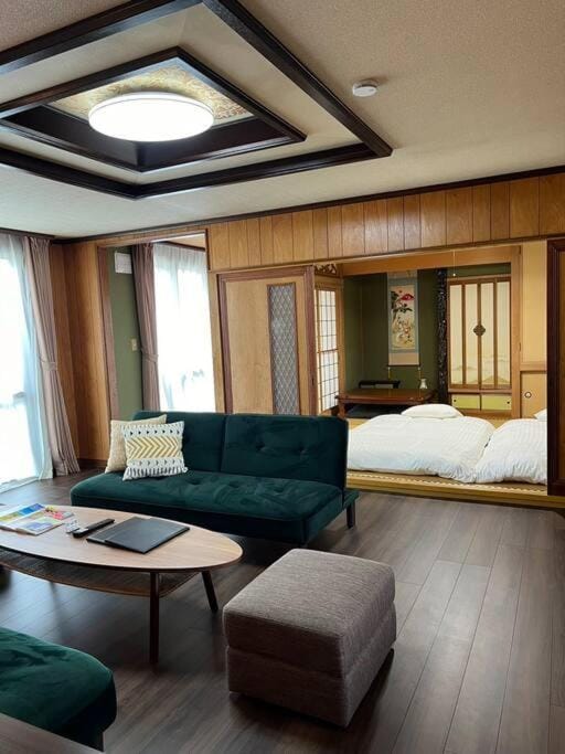 Bed, Living room