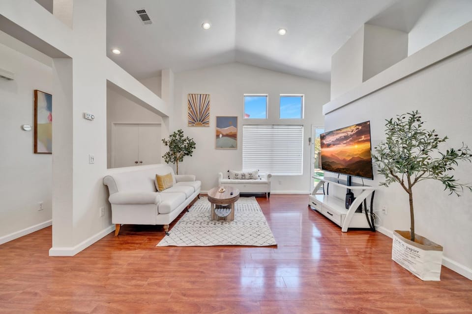 TV and multimedia, Living room, Seating area