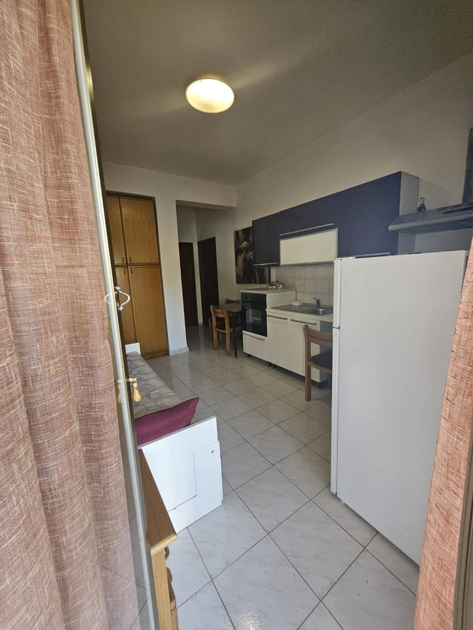 Kitchen or kitchenette, minibar, oven, stove