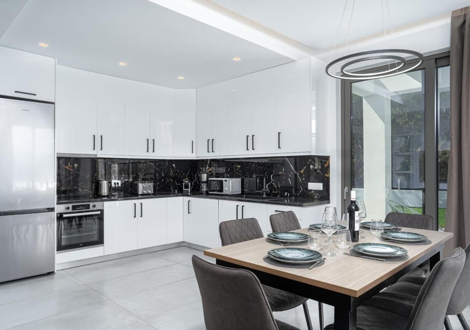 Kitchen or kitchenette, Dining area, dishwasher, oven, stove, toaster