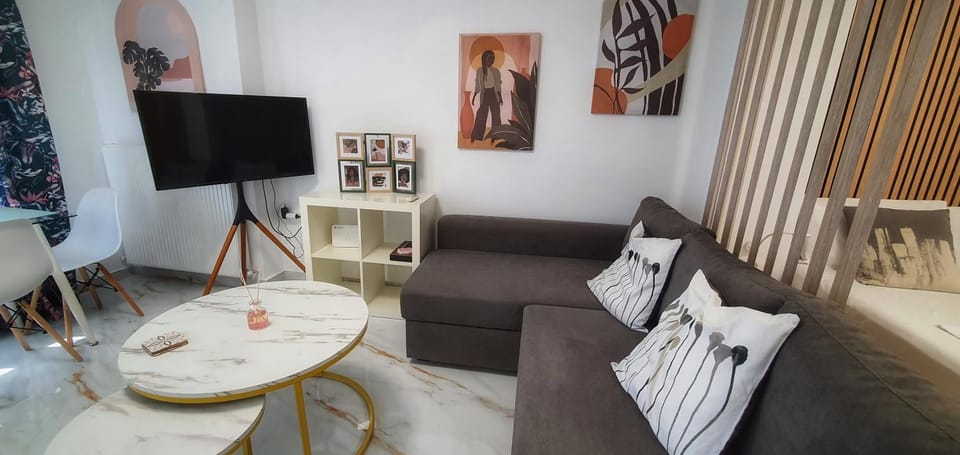 Communal lounge/ TV room, TV and multimedia, Living room, Seating area