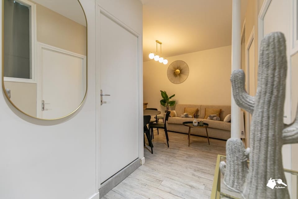 Living room, Photo of the whole room, Seating area