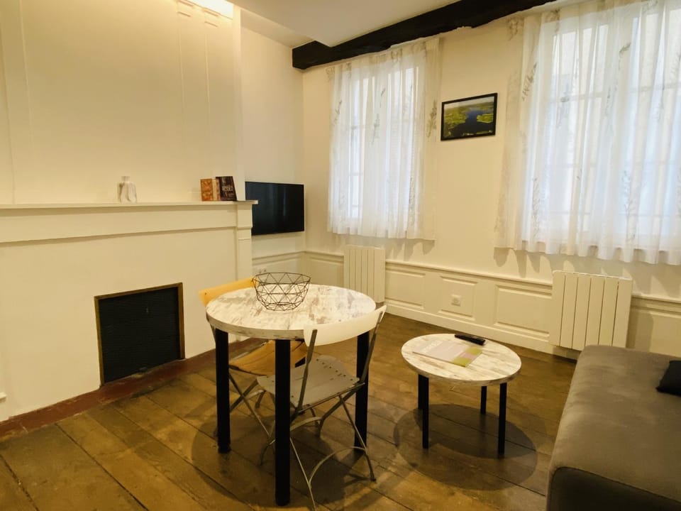 Communal lounge/ TV room, Living room