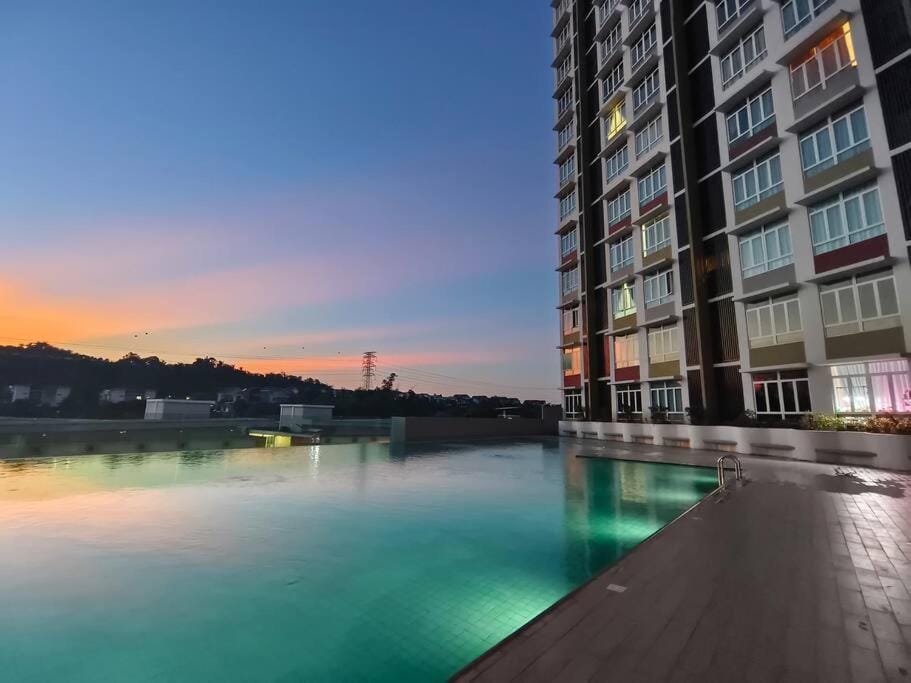 LV8 MesraHomez Poolview 1-3 pax Apartment in Pahang, Malaysia