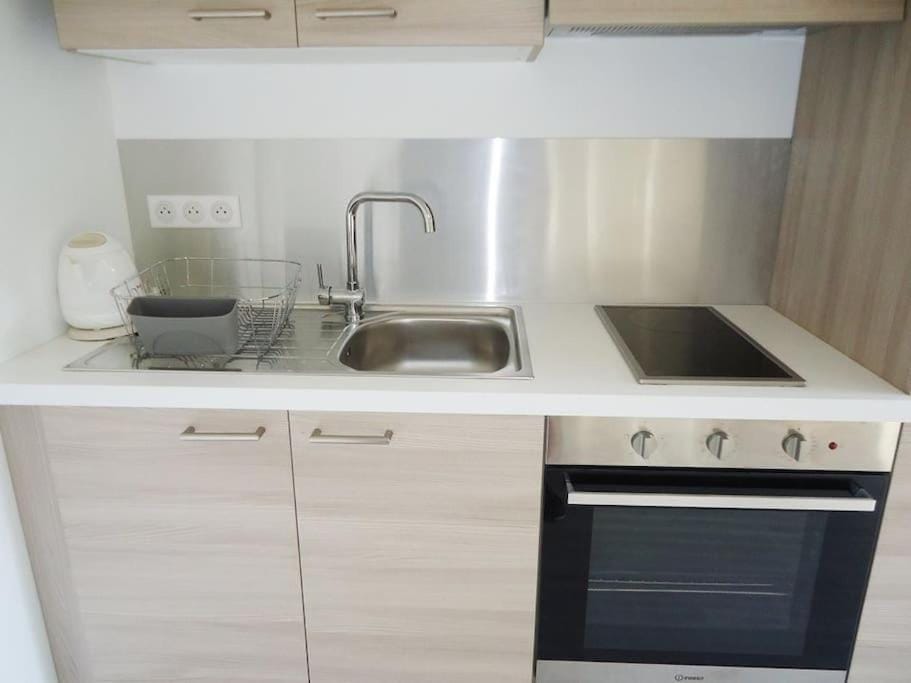 Bel appartement 2 pièces climatisé 500m centre Apartment in Cavalaire-sur-Mer