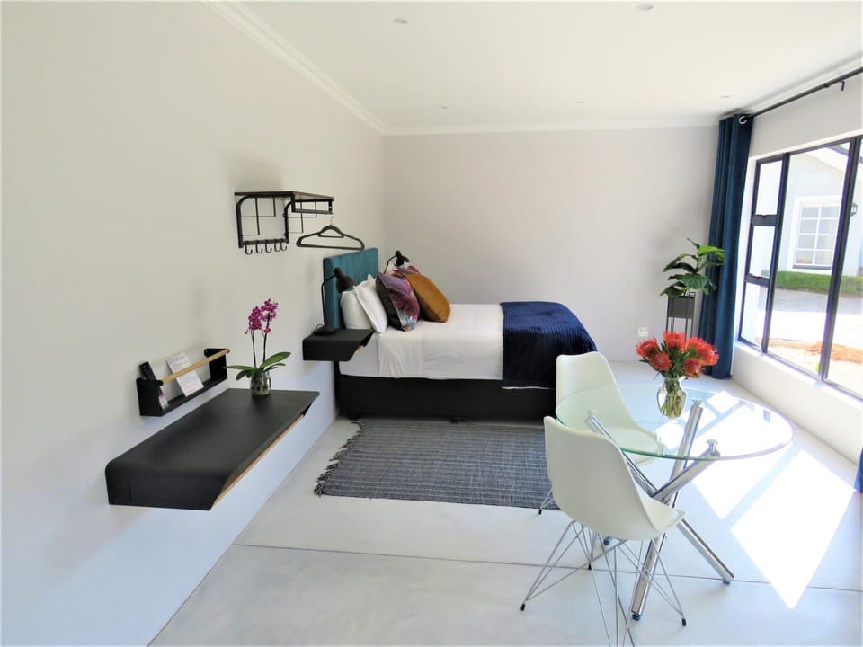 Dining area, Bedroom