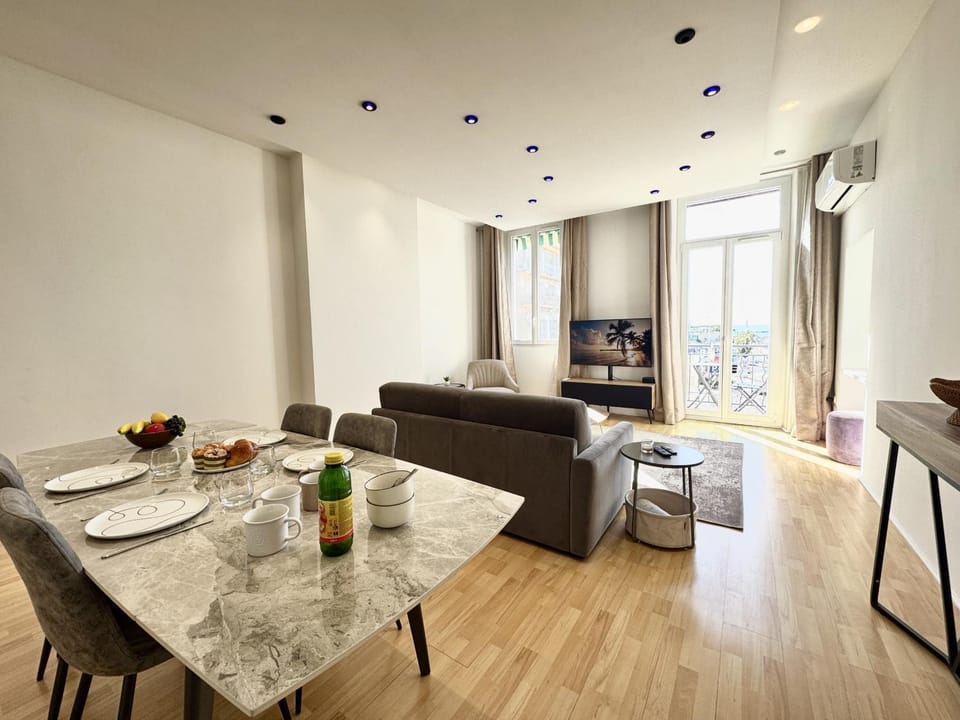 charmante suite vue mer villa Carmela Apartment in Cannes