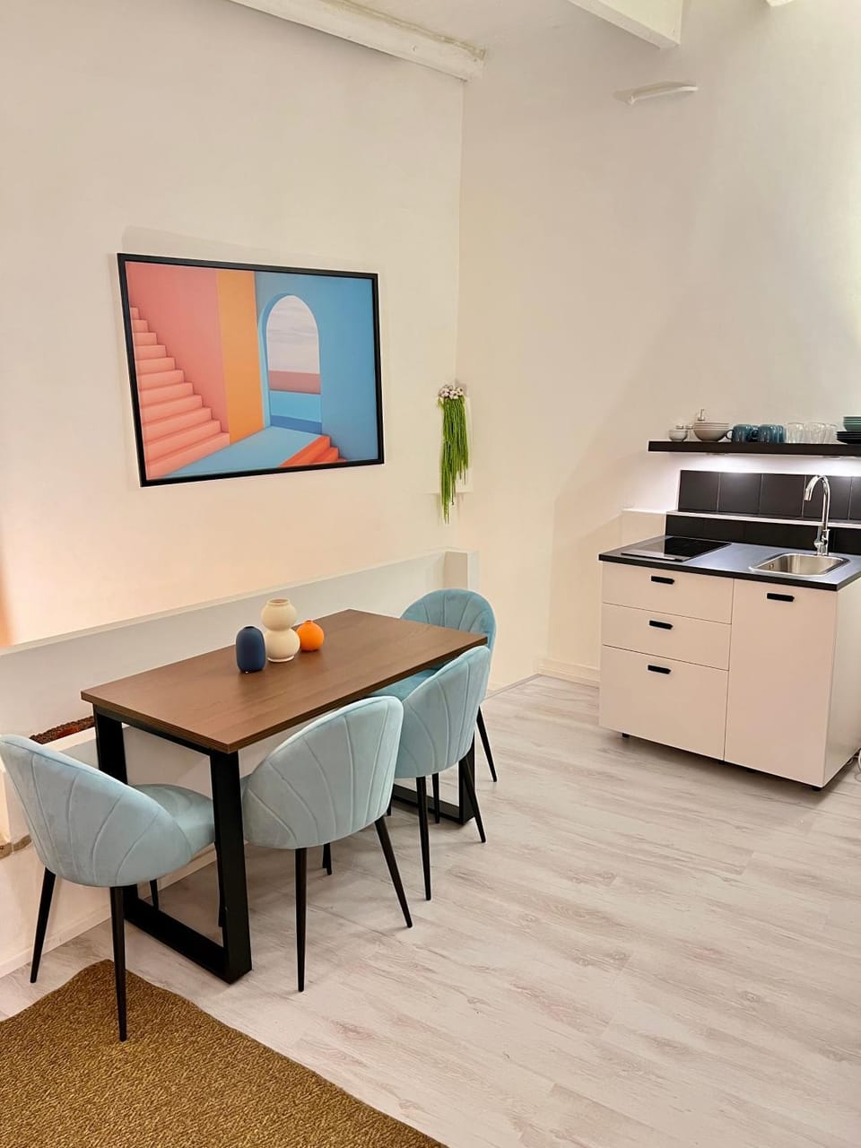 Kitchen or kitchenette, Dining area