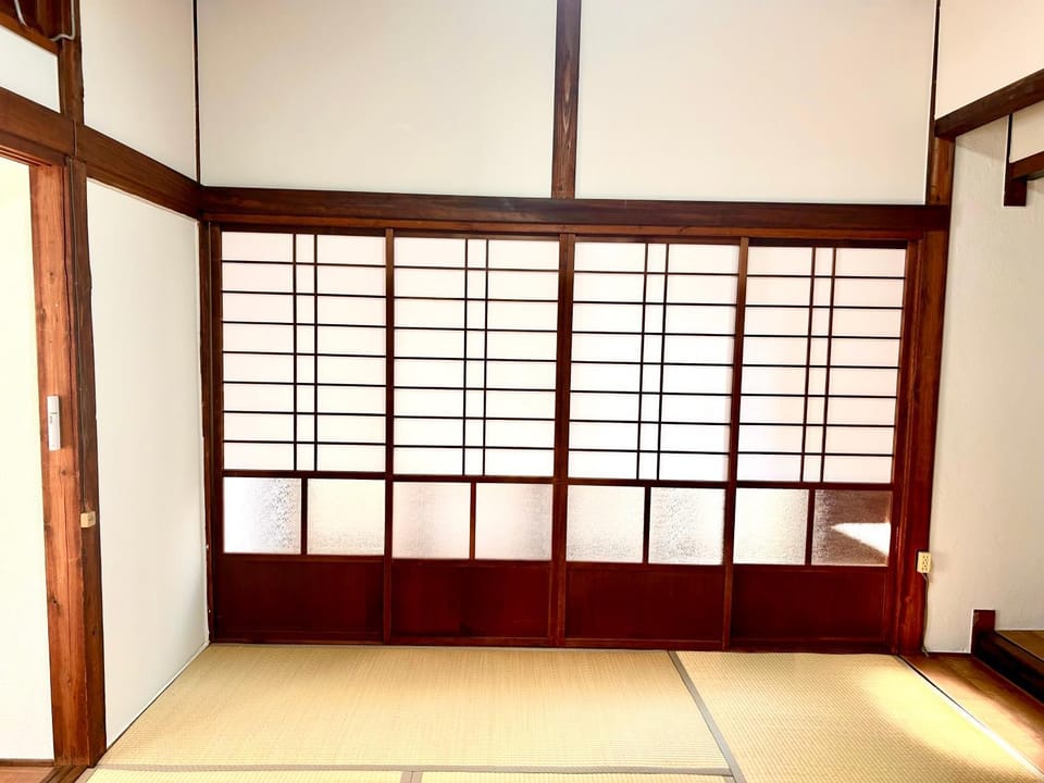 ゲストハウスEn 折尾駅前邸 House in Fukuoka Prefecture