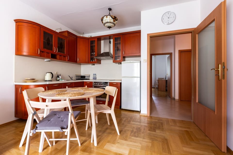 Kitchen or kitchenette, Dining area, stove