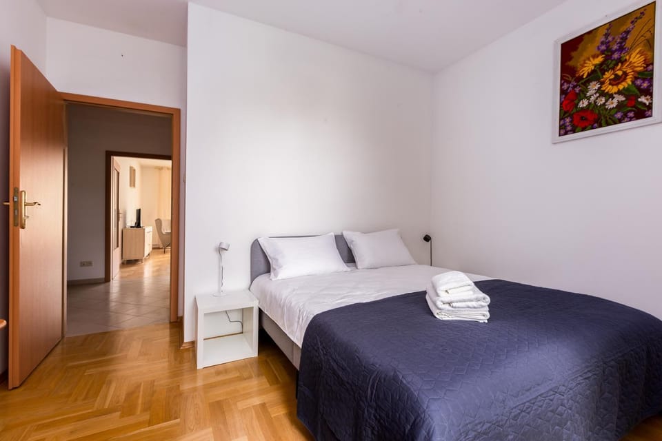 Bed, Photo of the whole room, Bedroom, towels, wardrobe