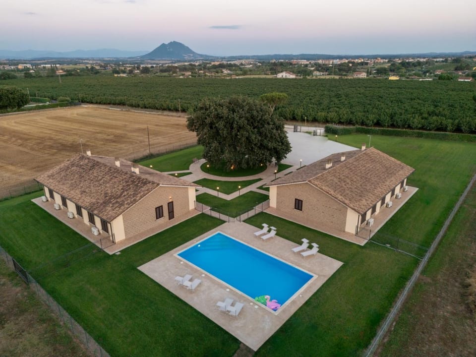 Property building, Natural landscape, Bird's eye view, Mountain view, Pool view, Swimming pool, sunbed