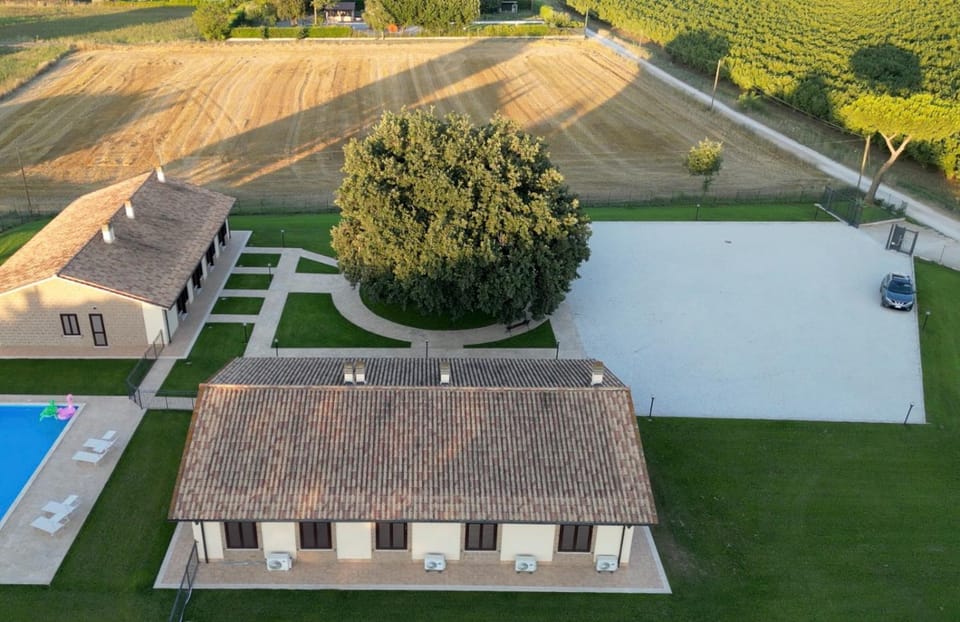 Bird's eye view, Parking