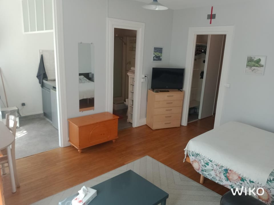 Appartement PERRET 105 rue Victor Hugo, lumineux, plein centre, Parking privé, Arrivée autonome, Tout à pied Apartment in Le Havre
