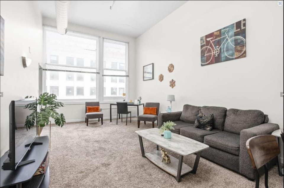 CozySuites The Block Skybridge Access Apartment in Indianapolis