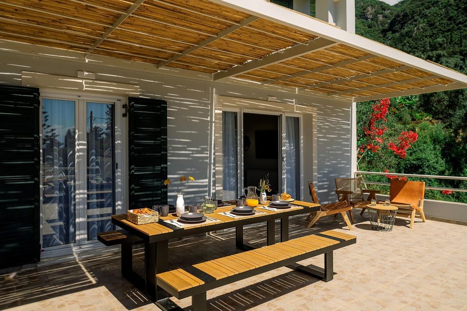 View (from property/room), Balcony/Terrace, Dining area