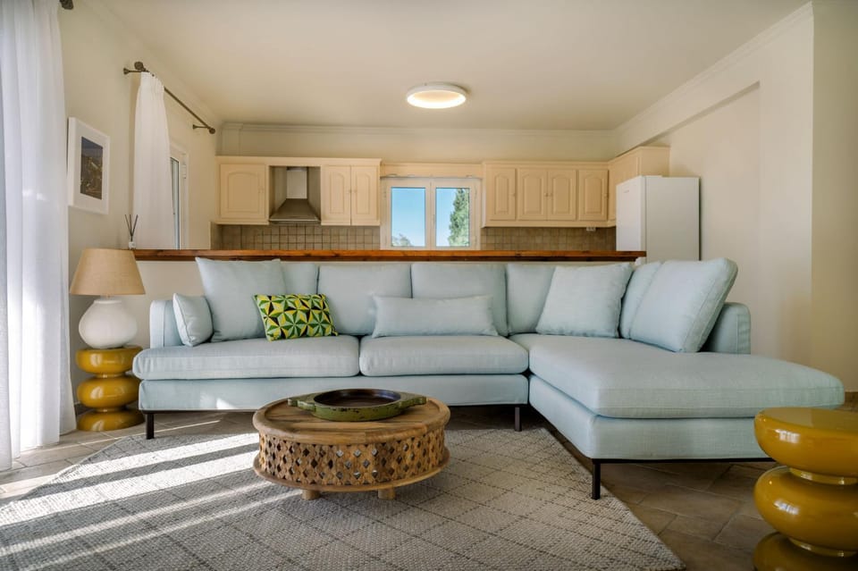 Kitchen or kitchenette, Living room, Seating area