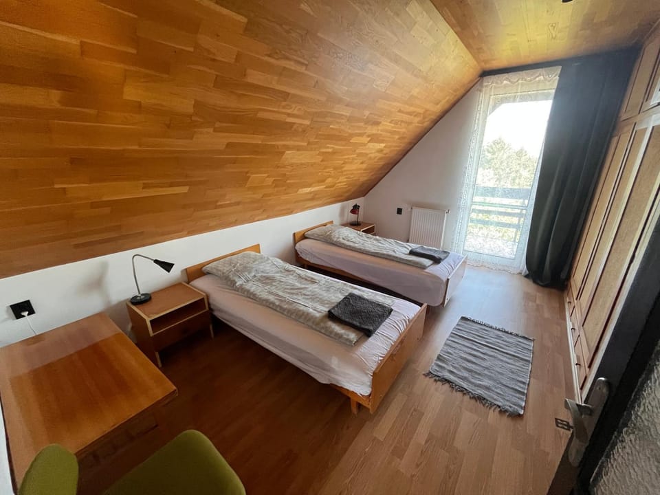 Photo of the whole room, Bedroom, towels