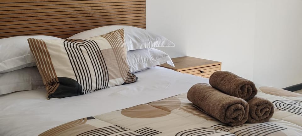 Bed, towels